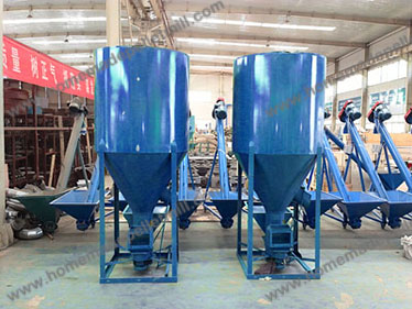 Vertical feed mixer with good structure